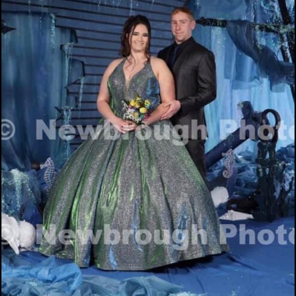 Prom Dress - Picture 2 of 5